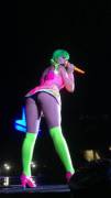 Katy Perry wearing neon green socks (x-post from /r/OnStageGW)
