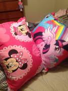 I got me new pillows (: