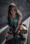 Battleworn Lara (cosplay)