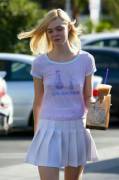 Elle Fanning doesn't like bras, and we thank her for that!
