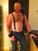 Was taken leather shopping by a load of bears yesterday - new boots, braces and wrist straps! I'm getting addicted...