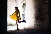 Yellow dress in the alley