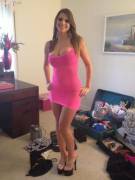 she knows what shes doing in that tight pink dress