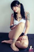 Beautiful Suicide Girl Nahp and her sexy toes