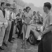 Queen and Her Thoughts by Ruslan Lobanov [B/W, Brunette]