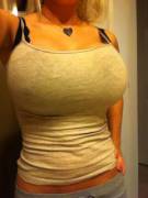Thin waist, huge boobs [via /r/Stretchingit]