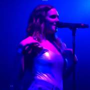 Tove Lo flashing at the concert again