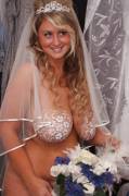 What brides typically wear to their weddings in Fretton.