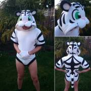 Just finished a tiger kigu-onesie and I thought I'd share with you all :D Dem stripes!!