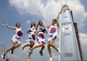 Four South Korean babes jumping (x-post /r/GirlsWithFlags)