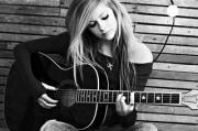 [L] Avril Lavigne at the Hotel