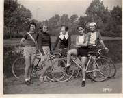 Completely SFW ladies with bicycles 
