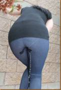 curvy girl wetting her tight leggings