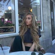 Aspen Mansfield with, possibly, the SEXIEST hair.