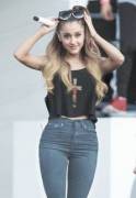 Ariana Grande's perfect shape