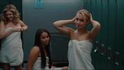 Hayden Panettiere drops her towel