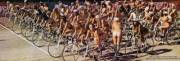 Hundreds of naked female bicyclists on the streets