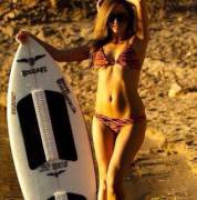 Surferchick that most likely doesn't surf.