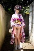 What girls wear under their kimonos (front)