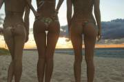 Bikini butt trio