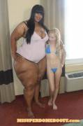 Miss Superdome (6'3" / 400 lbs) poses with Odette Delacroix (5'0" / 88 lbs)