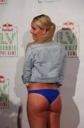 Lindsey Vonn shows us her perfect bottom