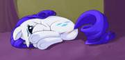 Rarity, curled up position [solo] (artist: ajin)