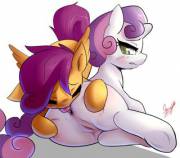 What does a cutie mark for rimming look like? [Scootaloo][Sweetie Belle][F/F][filly] (original artist: starykrow)