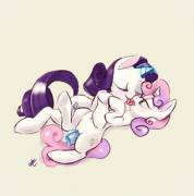 Rarity and Sweetie Belle [F/F][dildo][incest][filly] (artist: lizombie)