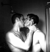 B&amp;W shower kiss