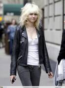 Taylor Momsen - Blonde Bangs, Dark Eyeliner