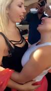 Hot blondes making out (Gif)