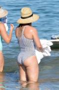 My cock is hard for Hilary Duff's huge ass