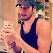 Actor Godfrey Gao rescues injured kitten, melts ovaries