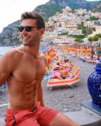 Ian Spear (@Ian.Spear) at the Amalfi Coast in Italy [xpost from /r/Pecs]