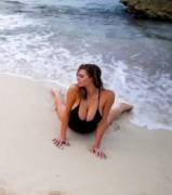 Kate Upton screenshot cleavage