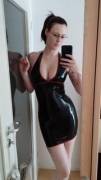 amateur tight shiny black (xpost /r/tightdresses)