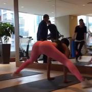 Jen Selter doing the splits