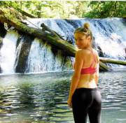 Sara Underwood yoga pants