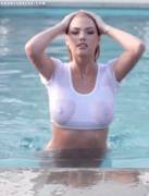 Kate Upton pokies [GIF]