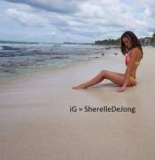 Sherelle De Jong behind the scene in mexico