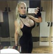 Bimbo in black