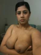 Aunty boobs selfy